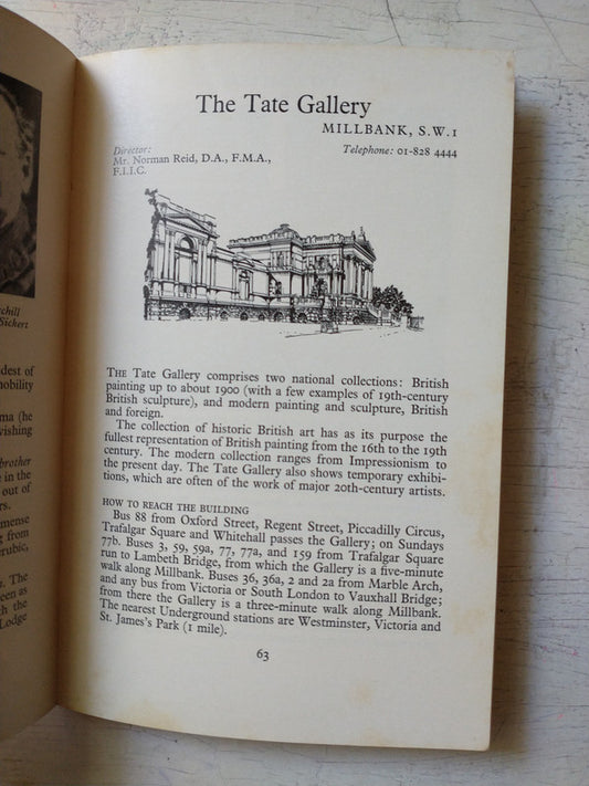 Libro usado en venta: Cambridge in Brief; impreso en 1971 realizamos envios a todo el mundo.2
