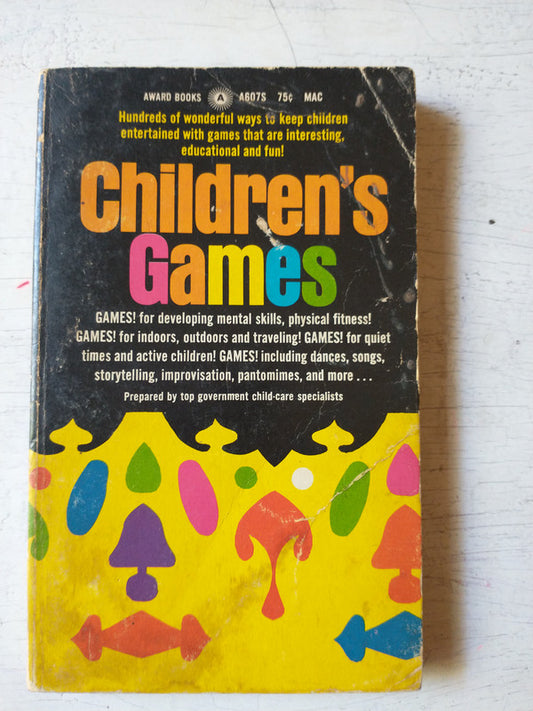 Libro usado en venta: Children's games; editorial Award Books impreso en 1970 realizamos envios a todo el mundo.1