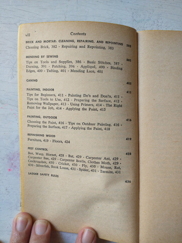 Libro usado en venta: Good Housekeeping - Guide to fixing things around the house de Marcia and Robert Liles; editorial Pocket Book impreso en 1976.3