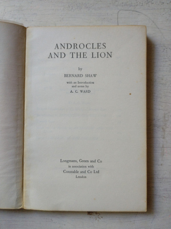 Libro usado en venta: The squad goes out de Robert Greenwood; editorial J. M. Dent & Sons Ltd. impreso en 1943 realizamos envios a todo el mundo.2