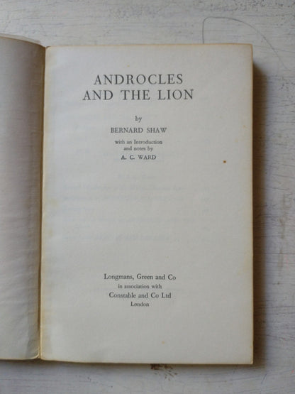 Libro usado en venta: The squad goes out de Robert Greenwood; editorial J. M. Dent & Sons Ltd. impreso en 1943 realizamos envios a todo el mundo.2