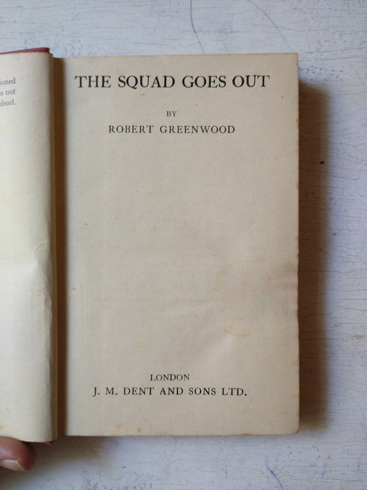 Libro usado en venta: The squad goes out de Robert Greenwood; editorial J. M. Dent & Sons Ltd. impreso en 1943 realizamos envios a todo el mundo.1