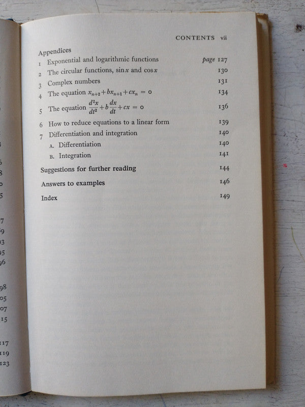 Libro usado en venta: Mathematical ideas in biology de J. Maynard Smith; editorial Cambridge University Press impreso en 1968 envios a todo el mundo.4