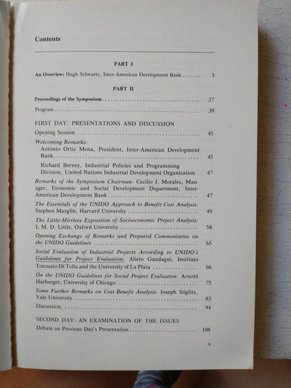 Libro usado en venta: The economics of governmental activity de David N. Hyman; editorial Little, Brown and company impreso en 1973.2