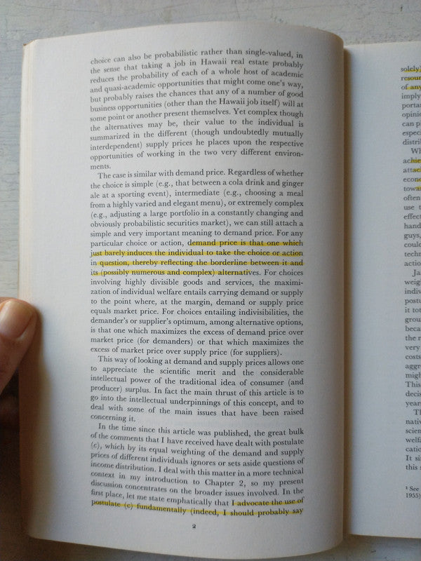 Libro usado en venta: Indirect taxation in Developing economies de John F. Due, Ph. D.; editorial The Johns Hopkins Press impreso en 1970.2