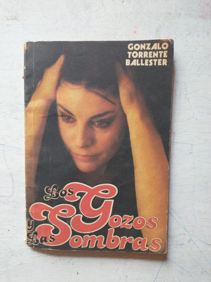 Libro usado en venta: Los gozos y las sombras de Gonzalo Torrente Ballester; editorial Perfil impreso en 1962 realizamos envios a todo el mundo.1