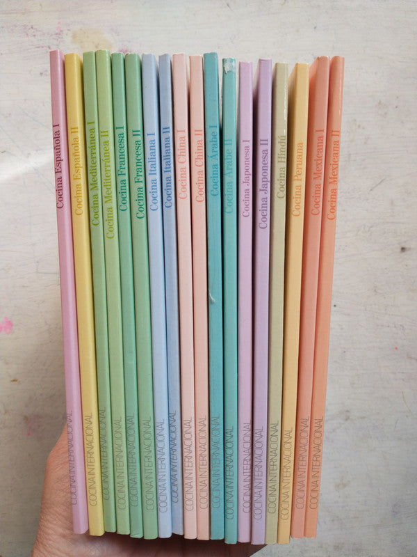 Libro usado en venta: Cocina internacional (18 volumenes); editorial Clarin/Sol 90 impreso en 2006 realizamos envios a todo el mundo.4