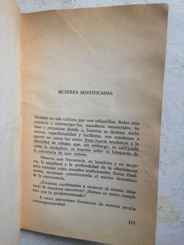 Libro usado en venta: La mujer transgresora - Acerca del cambio y la ambivalencia de Liliana Mizrahi; Grupo Editor Latinoamericano impreso en 19871.4
