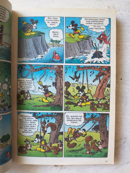 Libro usado en venta: Mickey & Donald - Historieta de Walt Disney; editorial AGEA impreso en 2007 realizamos envios a todo el mundo.2