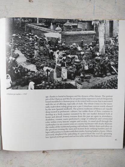 Libro usado en venta: Living with Folk Art de Nicholas Barnard; editorial Little, Brown and Company impreso en 1991 realizamos envios a todo el mundo.3
