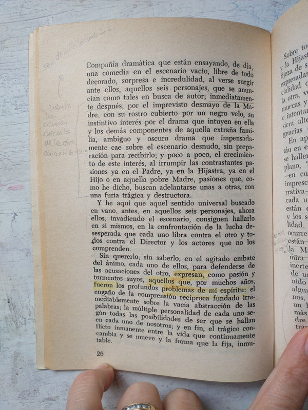 Libro usado en venta: Seis personajes en busca de un autor de Luigi Pirandello; editorial Ediciones del 80 impreso en 1980 envios a todo el mundo.2