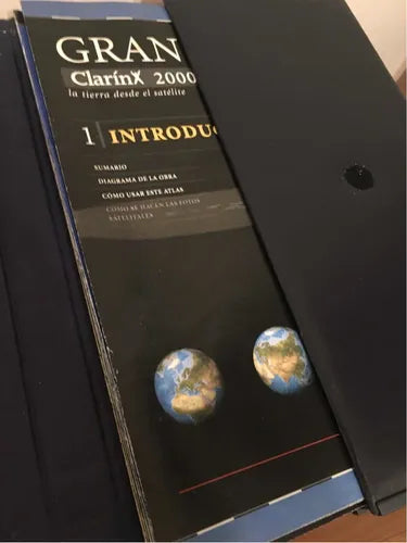 Libro usado en venta: La Tierra Desde El Satelite (2 Tomos) de Gran Atlas Clarin 2000; editorial AGEA impreso en 2000 envios a todo el mundo.1