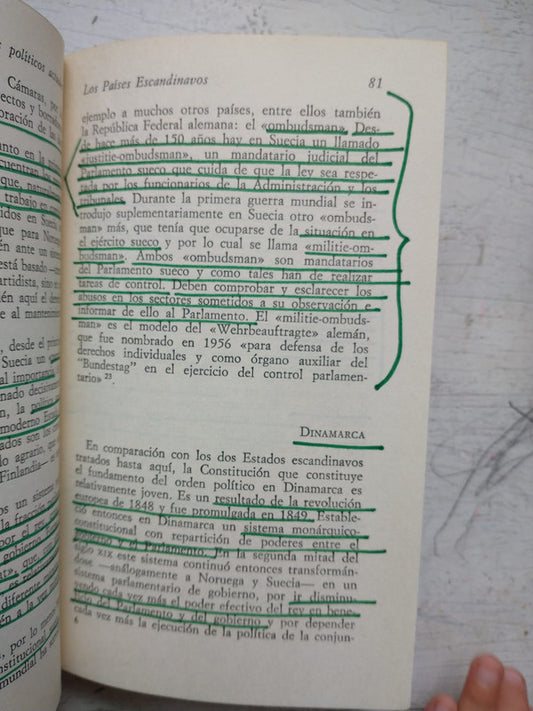 Libro usado en venta: Elementos de economia moderna de Albert L. Meyers; editorial Plaza & Janes impreso en 1973 realizamos envios a todo el mundo.2