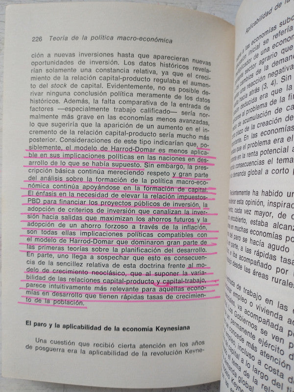 Libro usado en venta: Introduccion a la teoria de la politica macroeconomica de G. K. Shaw; editorial ICE impreso en 1974 envios a todo el mundo.2