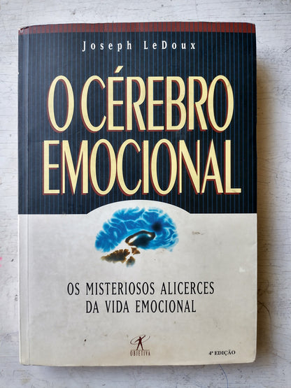 Libro usado en venta: O cerebro emocional de Joseph LeDoux; editorial Objetiva impreso en 1998 realizamos envios a todo el mundo.1