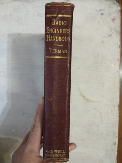 Libro usado en venta: Radio engieers' handbook de Frederick E. Terman; editorial McGraw-Hill impreso en 1943 realizamos envios a todo el mundo.3