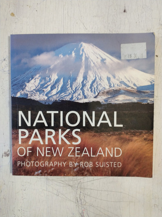 Libro usado en venta: National Parks of New Zealand de Rob Suisted; editorial New Holland impreso en 2011 realizamos envios a todo el mundo.1