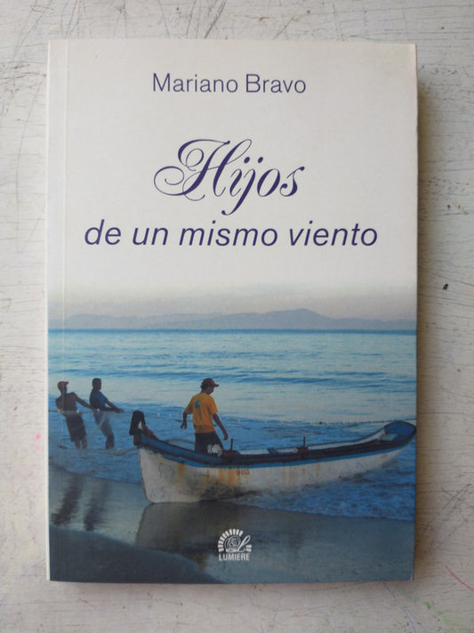 Libro usado en venta: Hijos de un mismo viento de Mariano Bravo; editorial Lumiere impreso en 2007 realizamos envios a todo el mundo.1