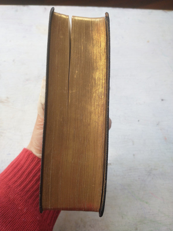 Libro usado en venta: Misal diario para America en latin y castellano de Don Andres Azcarate O.S.B.; editorial Liturgia Argentina impreso en 1944.3