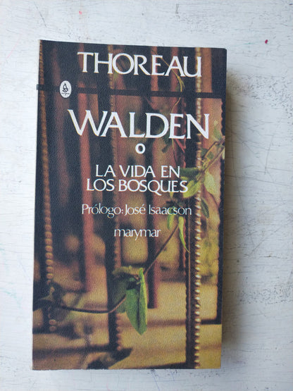 Libro usado en venta: Walden o La vida en los bosques de Henry D. Thoreau; editorial Marymar impreso en 1977 realizamos envios a todo el mundo.1