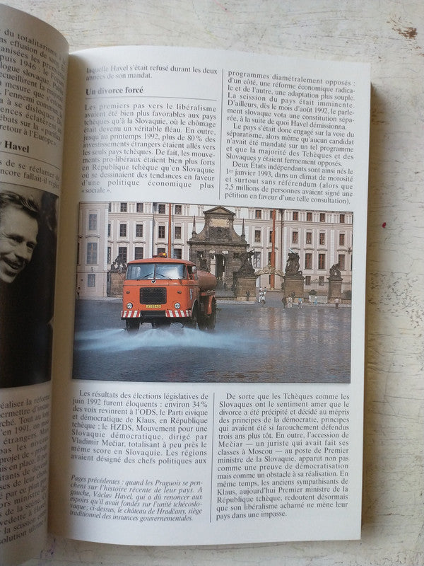 Libro usado en venta: Le grand guide de Prague; editorial Gallimard impreso en 1994 realizamos envios a todo el mundo.3