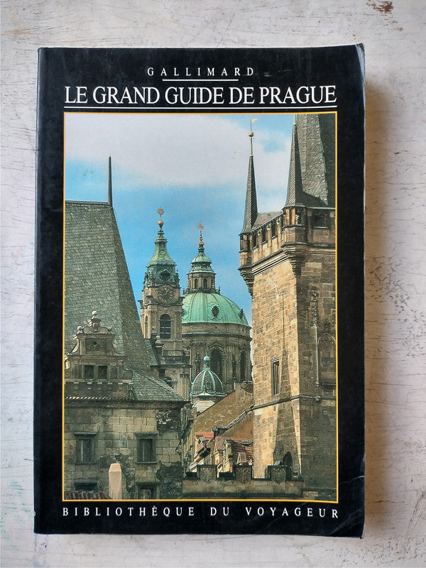 Libro usado en venta: Le grand guide de Prague; editorial Gallimard impreso en 1994 realizamos envios a todo el mundo.1