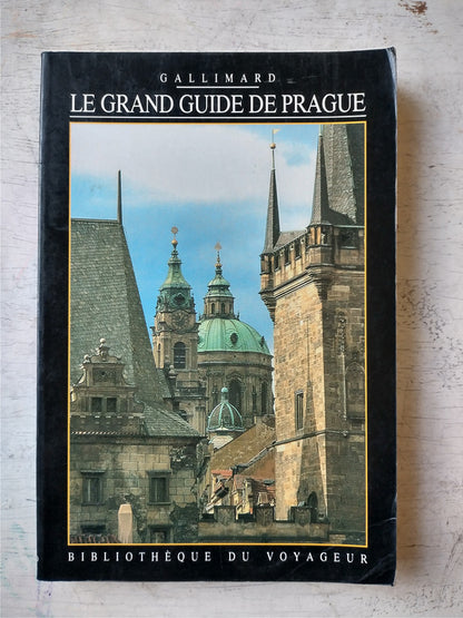 Libro usado en venta: Le grand guide de Prague; editorial Gallimard impreso en 1994 realizamos envios a todo el mundo.1