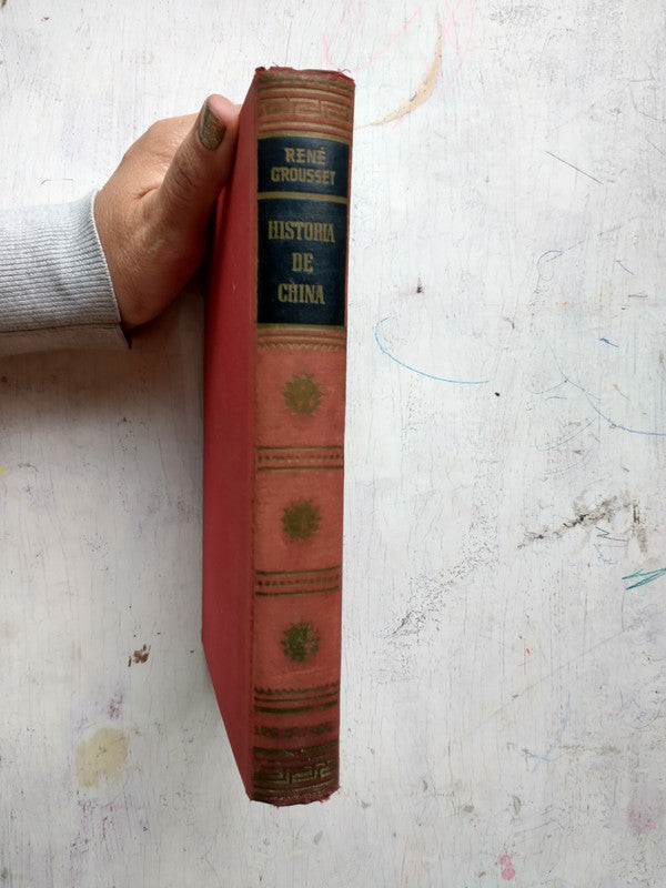 Libro usado en venta: Eames - El mobiliario 1941-1978 de Brigitte Fitoussi; editorial H Kliczkowski impreso en 2003 realizamos envios a todo el mundo.2