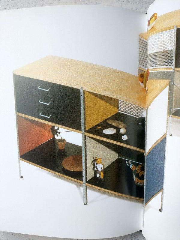 Libro usado en venta: Eames - El mobiliario 1941-1978 de Brigitte Fitoussi; editorial H Kliczkowski impreso en 2003 realizamos envios a todo el mundo.3