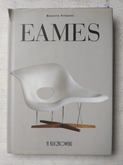 Libro usado en venta: Eames - El mobiliario 1941-1978 de Brigitte Fitoussi; editorial H Kliczkowski impreso en 2003 realizamos envios a todo el mundo.1