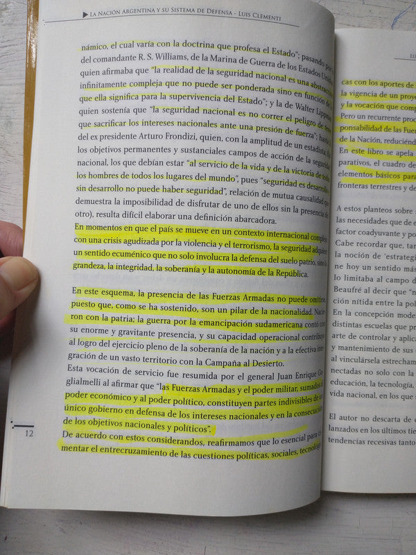 Libro usado en venta: Los errores de los militares en el Siglo XX de Mario H. Laprida; editorial Ediciones del autor impreso en 2001.2