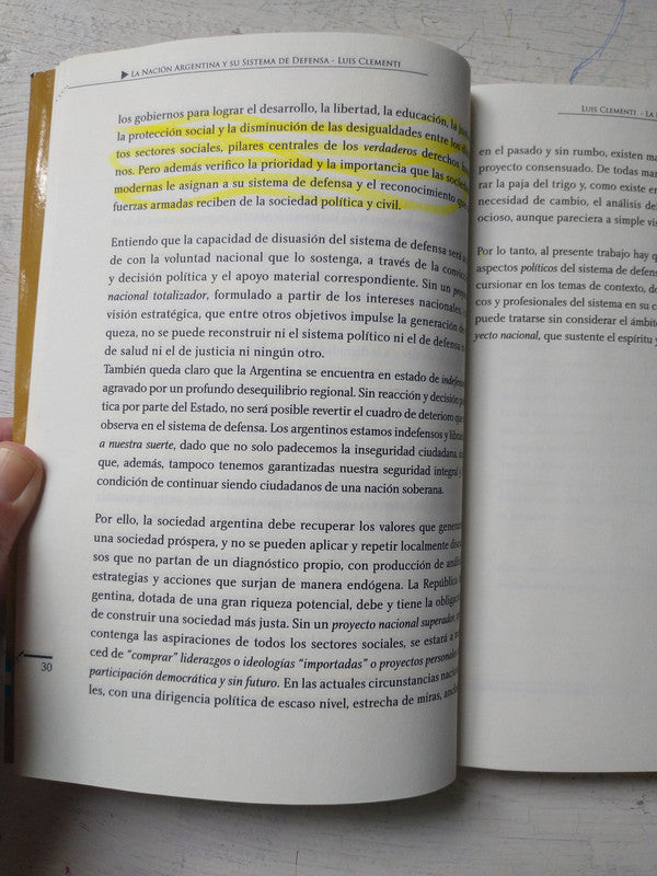 Libro usado en venta: La Nacion Argentina y su sistema de defensa de Luis Clementi; editorial Proventus impreso en 2009 envios a todo el mundo.3