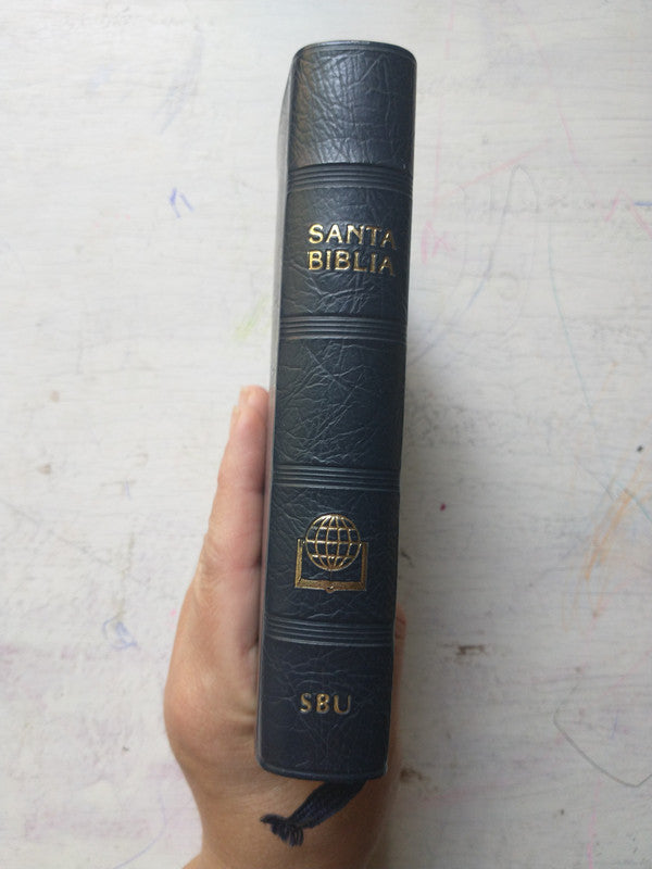 Libro usado en venta: La Santa Biblia; editorial Sociedades Biblicas en America Latina impreso en 1991 realizamos envios a todo el mundo.2