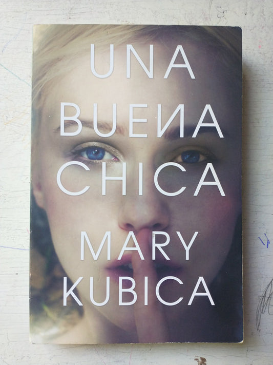 Libro usado en venta: Una buena chica de Mary Kubica; editorial HarperCollins impreso en 2016 realizamos envios a todo el mundo.1