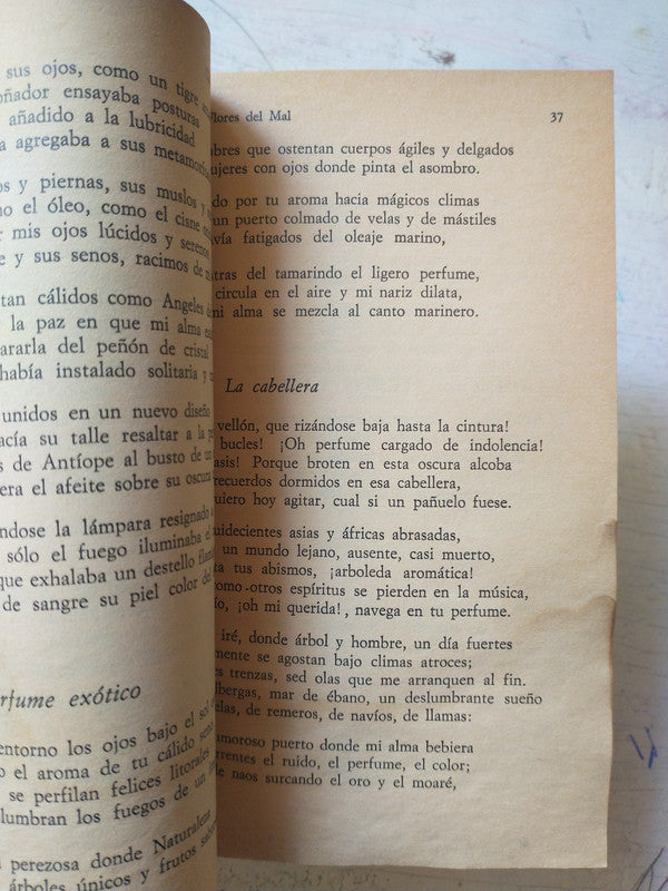 Libro usado en venta: Las flores del mal de Charles Baudelaire; editorial Alianza impreso en 1996 realizamos envios a todo el mundo.2