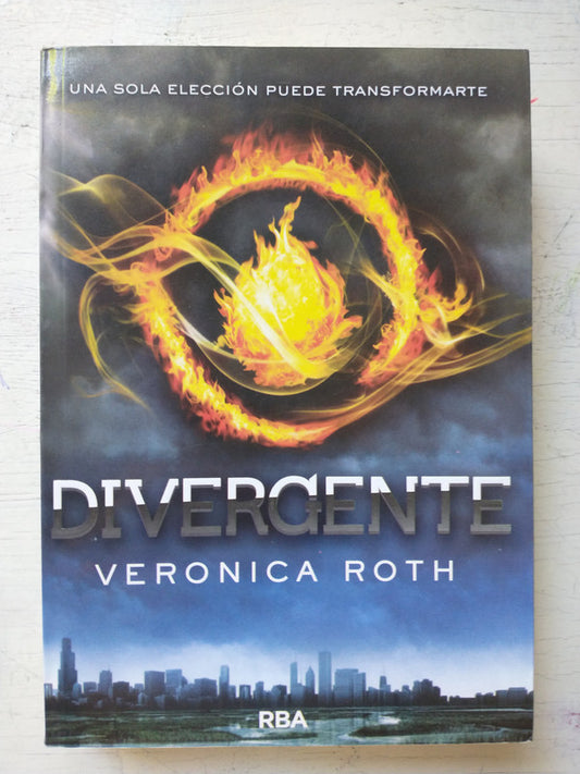 Libro usado en venta: Divergente de Veronica Roth; editorial RBA impreso en 2013 realizamos envios a todo el mundo.1