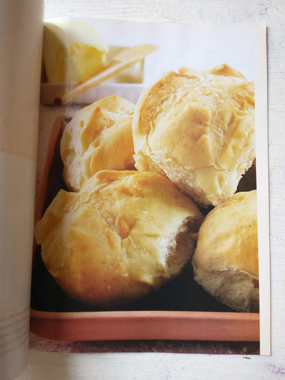 Libro usado en venta: Cocina casera para las fiestas - El libro de los panes de Cokina - Isabel Toyos; editorial Dos Editores impreso en 2014.5