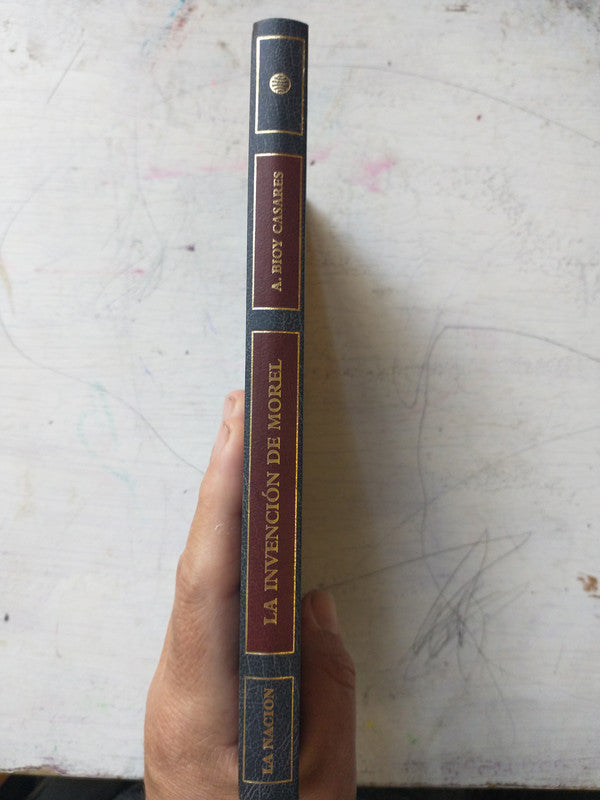 Libro usado en venta: Sobre heroes y tumbas de Ernesto Sabato; editorial AGEA impreso en 2000 realizamos envios a todo el mundo.2