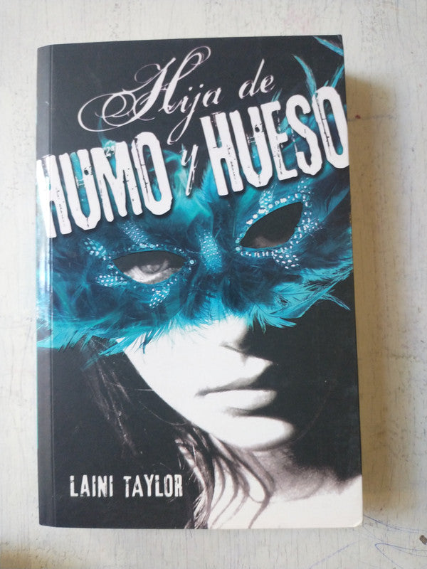 Libro usado en venta: Hija de humo y hueso de Laini Taylor; editorial Alfaguara impreso en 2015 realizamos envios a todo el mundo.1