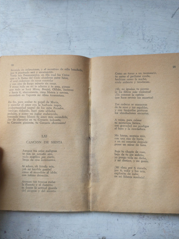 Libro usado en venta: Las flores del mal de Charles Baudelaire; editorial Losada impreso en 1959 realizamos envios a todo el mundo.4
