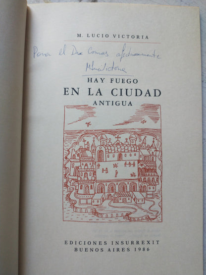 Libro usado en venta: Hay fuego en la ciudad antigua de M. Lucio Victoria; editorial Insurrexit impreso en 1986 realizamos envios a todo el mundo.2