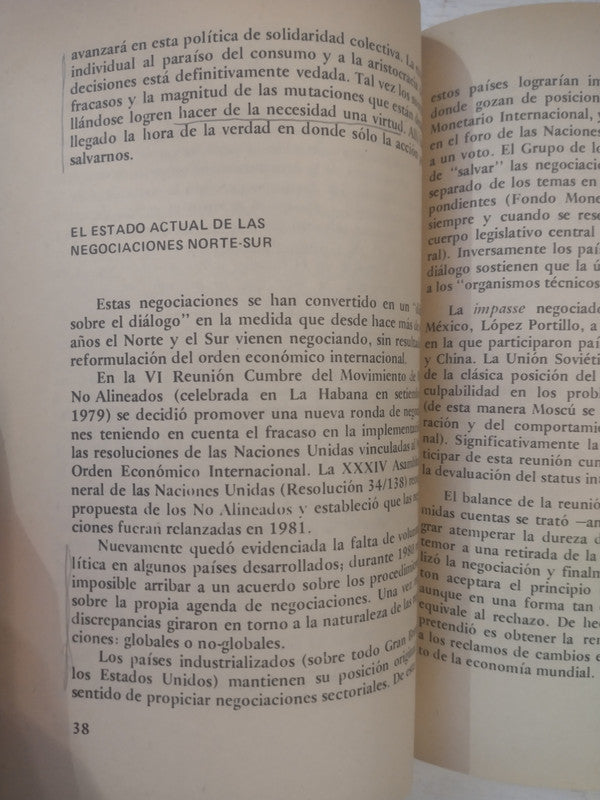 Libro usado en venta: Argentina monarquica o el huevo de Colon de Raul Torres de Tolosa; editorial Theoria impreso en 1966 envios a todo el mundo.2