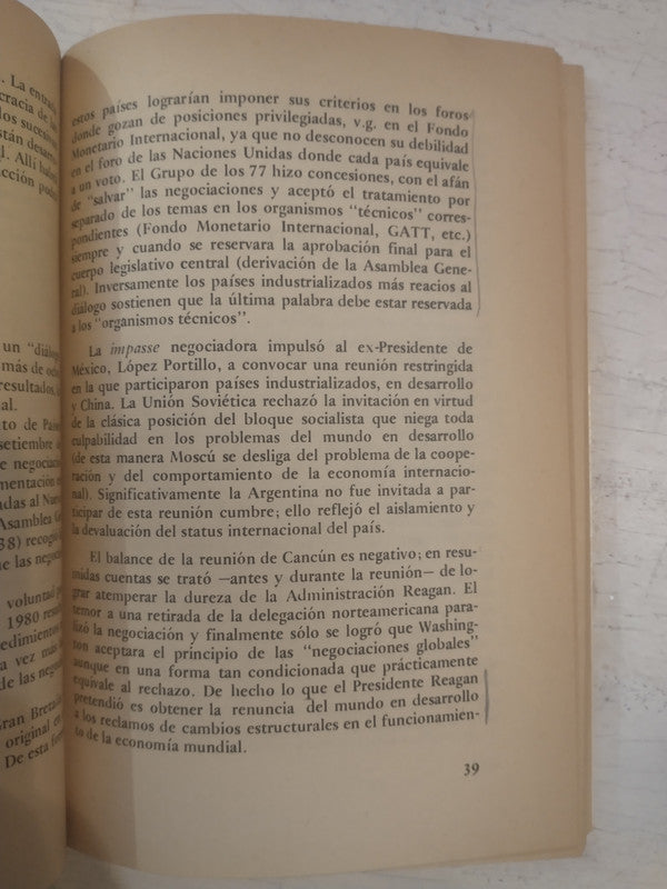 Libro usado en venta: Reinsercion argentina en el mundo de Carlos Perez Llana; editorial El Cid Editor impreso en 1983 envios a todo el mundo.3