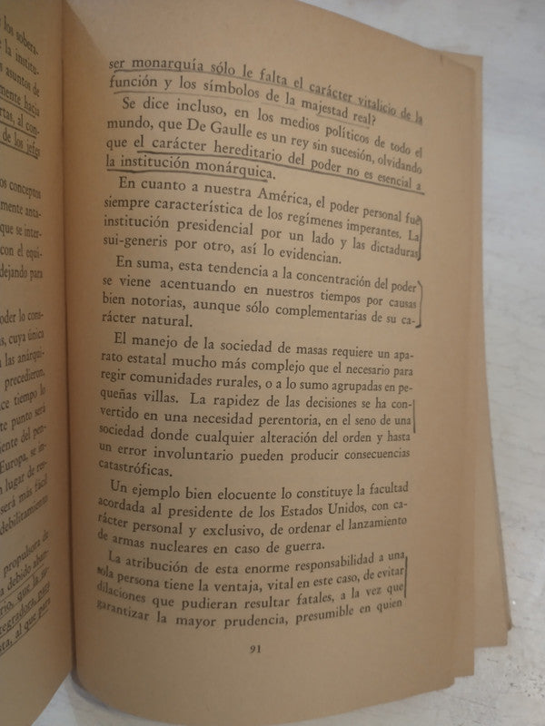 Libro usado en venta: Argentina monarquica o el huevo de Colon de Raul Torres de Tolosa; editorial Theoria impreso en 1966 envios a todo el mundo.3