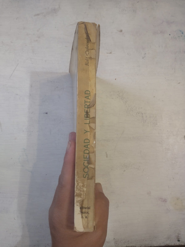 Libro usado en venta: La democracia defraudada de Andres Benavente - Julio Cirino; editorial Grito Sagrado impreso en 2005 envios a todo el mundo.2