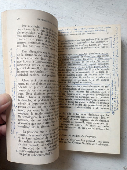Libro usado en venta: Dependencia economica y cambio revolucionario en America Latina de Thesotonio Dos Santos; El viejo topo impreso en 19741.2