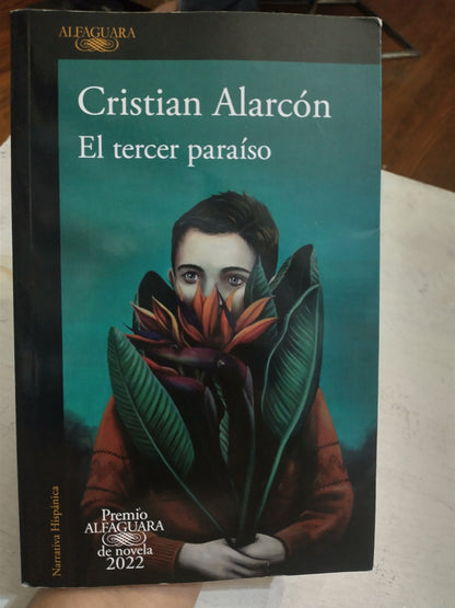 Libro usado en venta: El tercer paraiso de Cristian Alarcon; editorial Alfaguara impreso en 2022 realizamos envios a todo el mundo.1