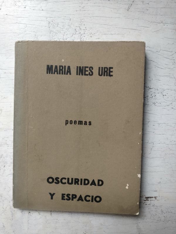 Libro usado en venta: Poemas - Oscuridad y espacio de Maria Ines Ure; editorial Trilce impreso en 1975 realizamos envios a todo el mundo.1