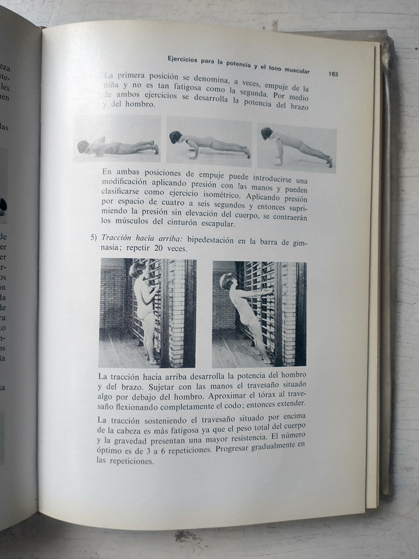 Libro usado en venta: Barometro de la deuda social argentina; editorial UCA impreso en 2004 realizamos envios a todo el mundo.2