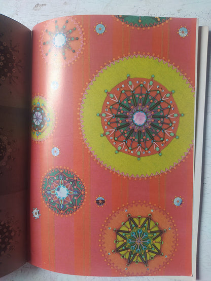 Libro usado en venta: Motivos practicos y decorativos con cuentas y mostacillas de G. La Croix; editorial Kapelusz impreso en 1976.2